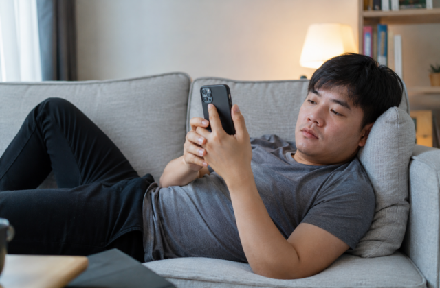 Tại Sao Công Nghệ Hiện Đại Khiến Chúng Ta Cảm Thấy Thiếu Vui?