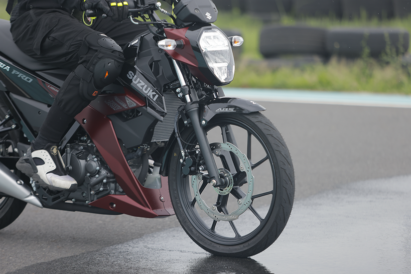 Chi tiết bên hông New Satria