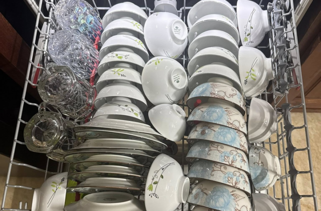Mẹo Sắp Xếp Bát Đũa Trong Máy Rửa Bát Để Đạt Hiệu Quả Tối Ưu