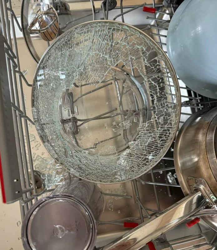 Tại Sao Vung Kính Trong Máy Rửa Bát Có Thể Vỡ? Tìm Hiểu Nguyên Nhân