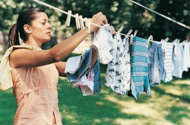 Mẹo Làm Khô Quần Áo Nhanh Chóng Trong Những Ngày Mưa Ẩm Ơt